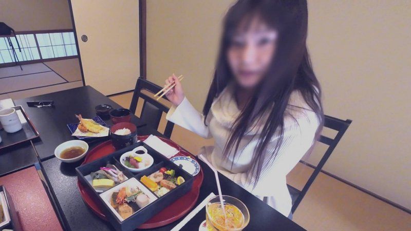 【個人拍攝・溫泉約會】與<超可愛地下偶像>F罩杯美巨乳的自拍之旅!小穴夾得超緊,在活塞騎乘位中狂噴~