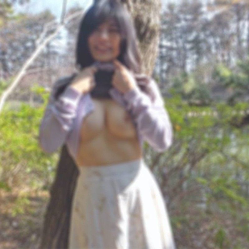 露出デート、散歩しながらおっぱいぽろりしたり乳首いじったりもみもみしたり。さんざん弄ばれた後に中出しされまくる超美人人妻！