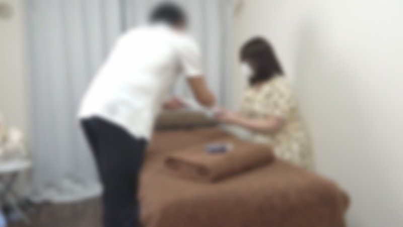 【无码/无套中出】本店首次有非常漂亮又丰满的OL小姐为了减肥而来了。肉肉又柔软，皮肤非常滋润，让人感觉很舒服。