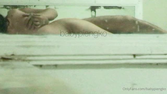 onlyfans_babypiengko 浴室偷拍流出