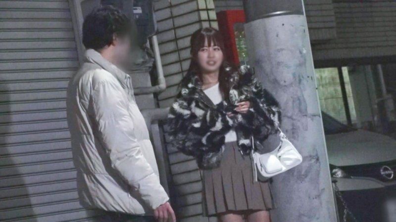 对散发慵懒气息的站立口交美女随便说说就中出甩掉