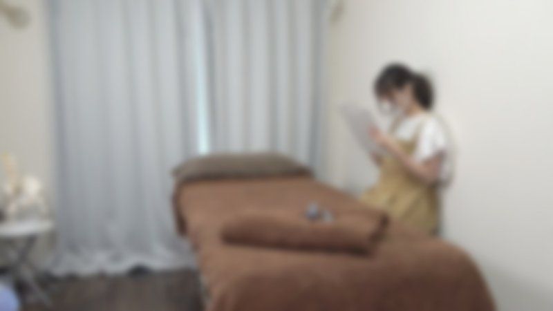 【無修正/自拍】可愛的偶像般的，雖然身材嬌小卻有成熟氛圍，非常迷人的女性再次光臨。這次也說要長油按摩。