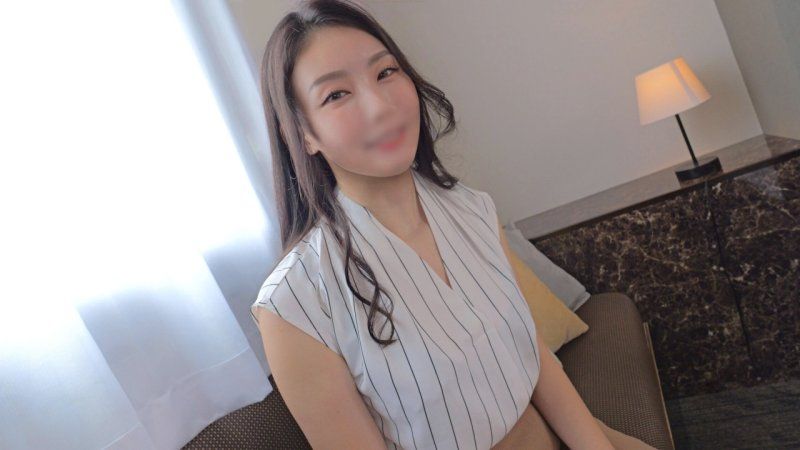 A newlywed mature woman in her late 30s,unable to give up on childbirth,with a strong desire for pregnancy,is cuckolded and impregnated with a creampie.